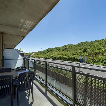 Cozy Beachside Apartment *